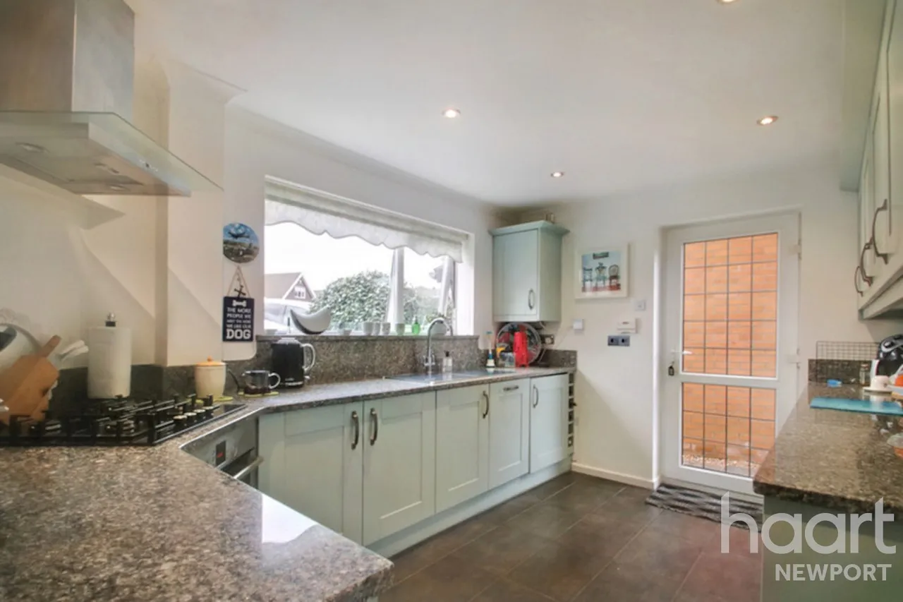 Pentre-Poeth Close, Newport, NP10, photo 9