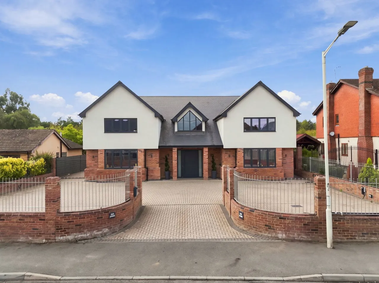 4 bed house for sale, Church Road, Ramsden Bellhouse, CM11