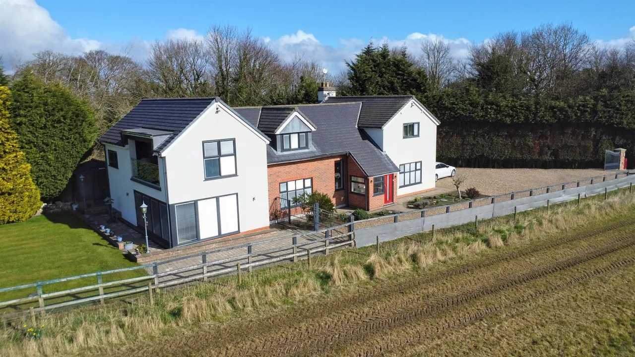 4 bed property for sale — Malton Road, Cherry Burton