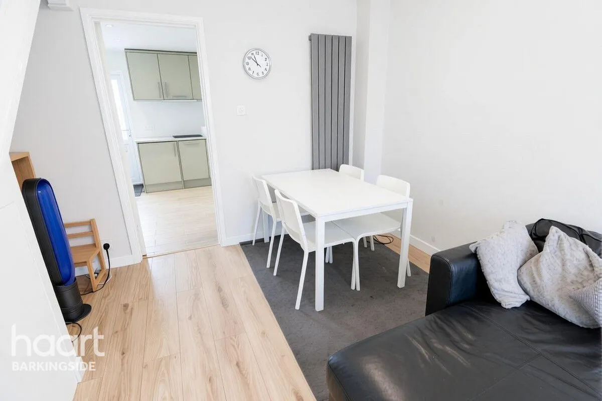 Torbitt Way, Newbury Park, IG2, photo 3