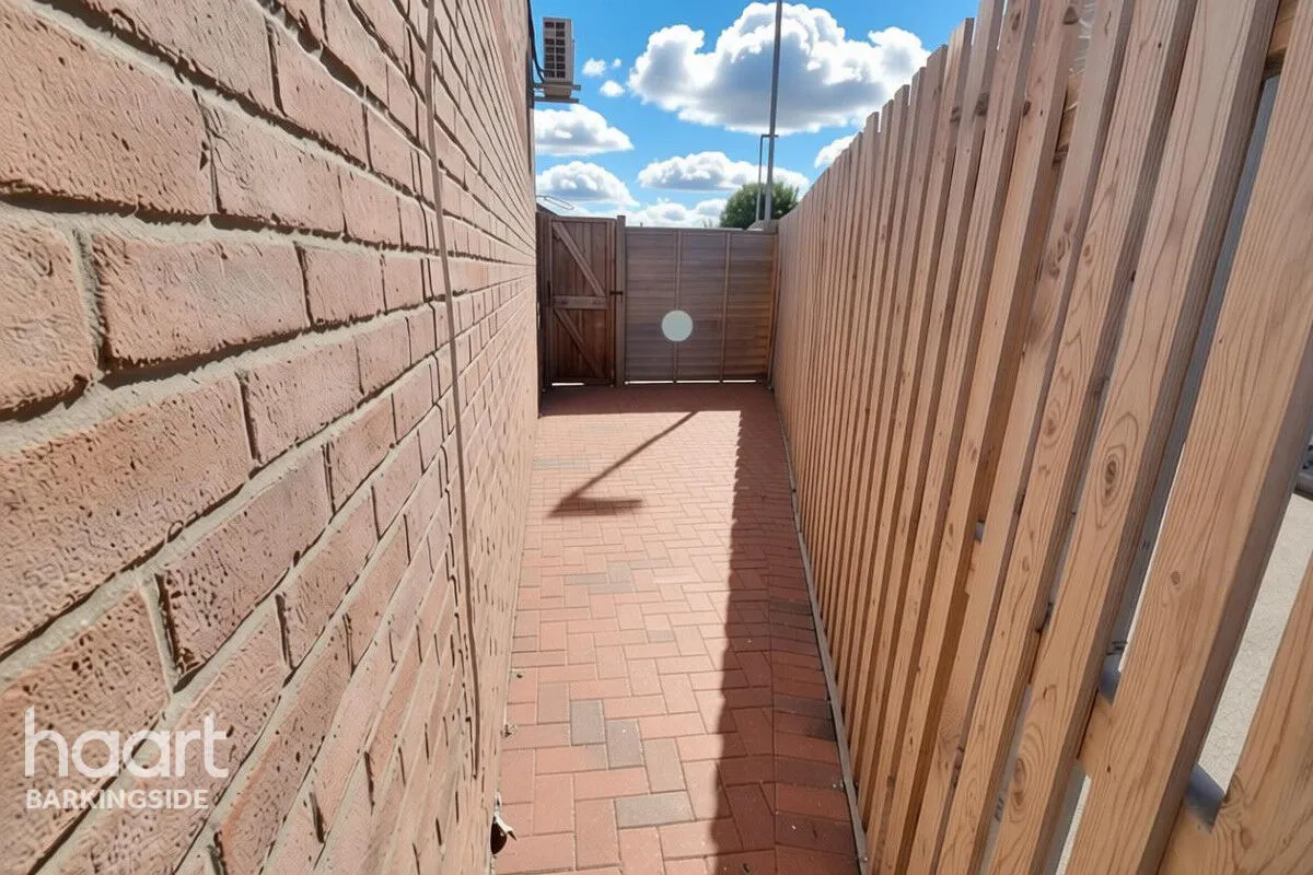 Torbitt Way, Newbury Park, IG2, photo 11