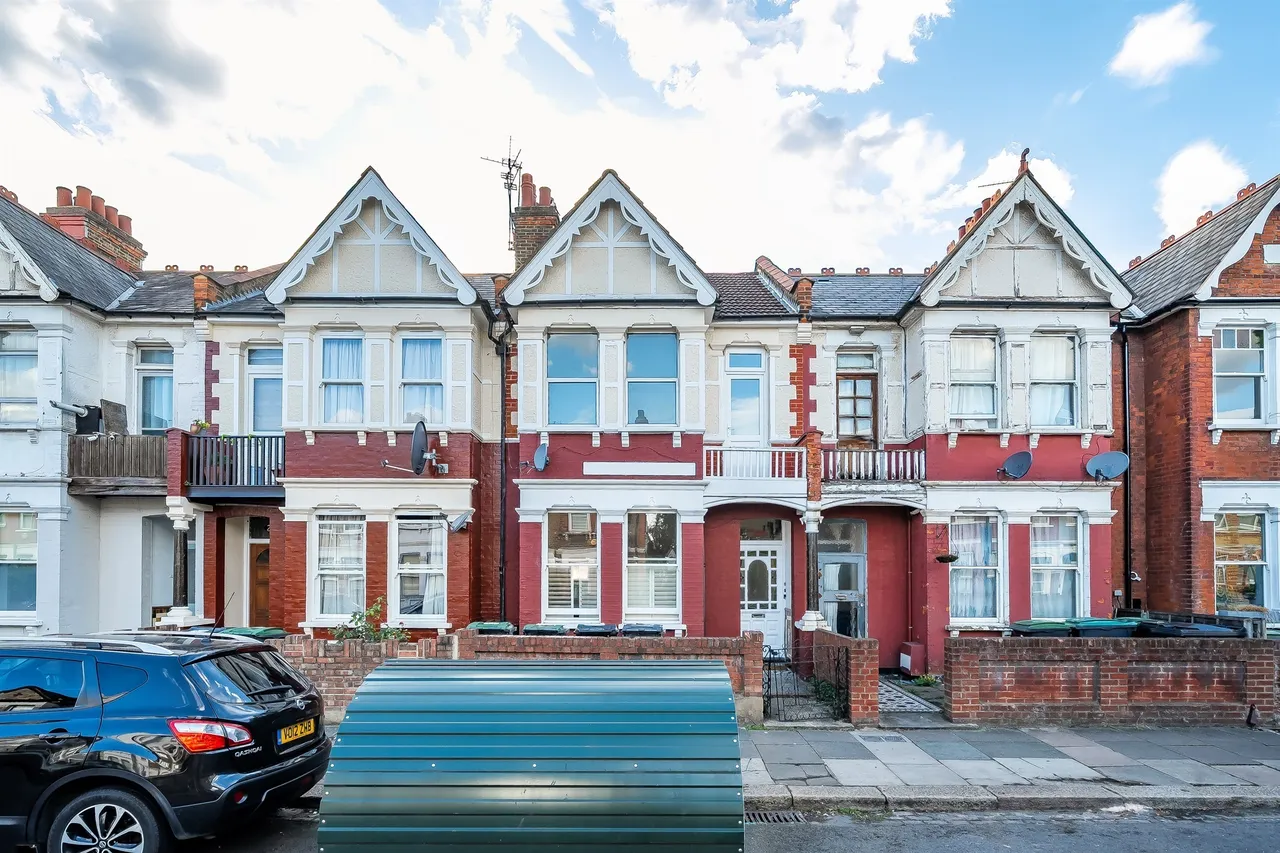Mount Pleasant Road, London, photo 6