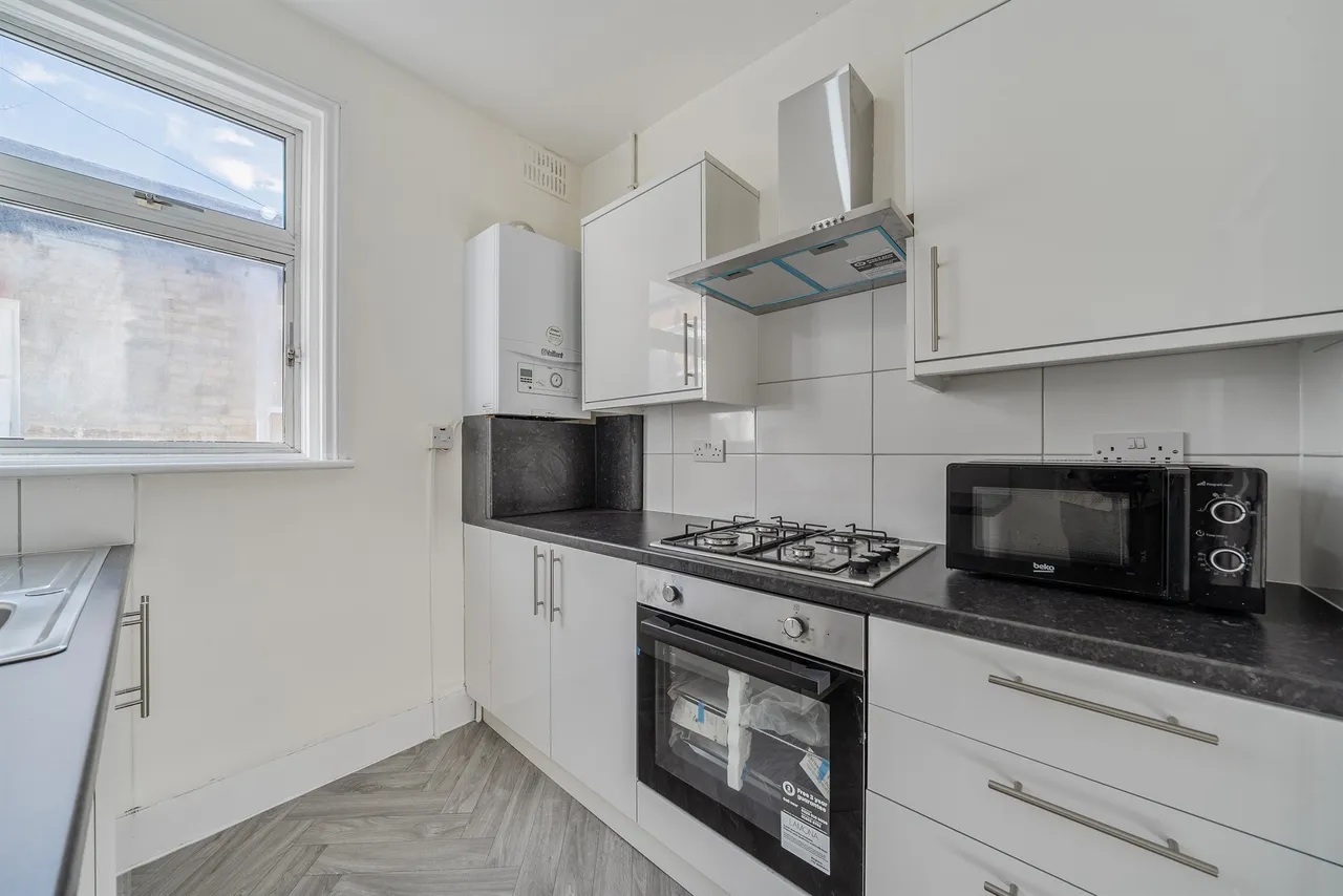 Mount Pleasant Road, London, photo 12