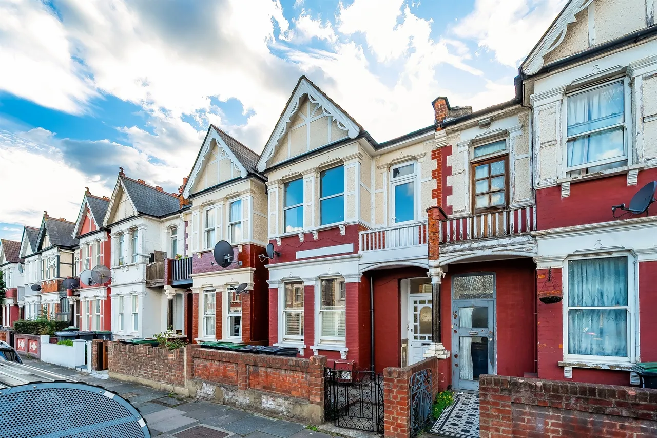 2 bed flat for sale — Mount Pleasant Road, London