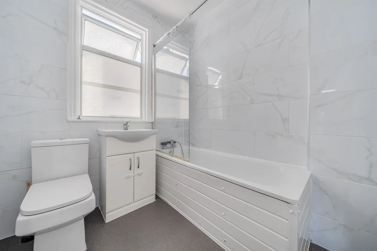 Mount Pleasant Road, London, photo 11