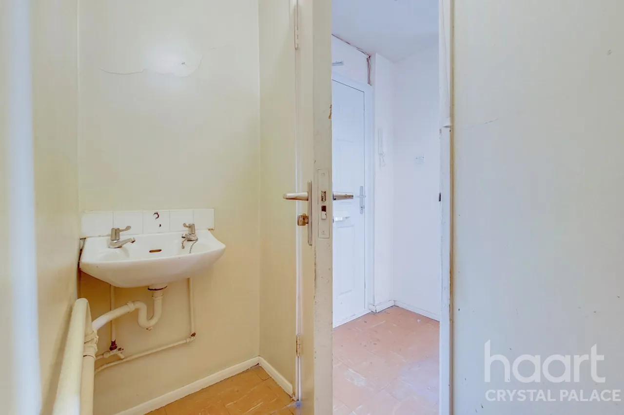 Priory Crescent, London, SE19, photo 19