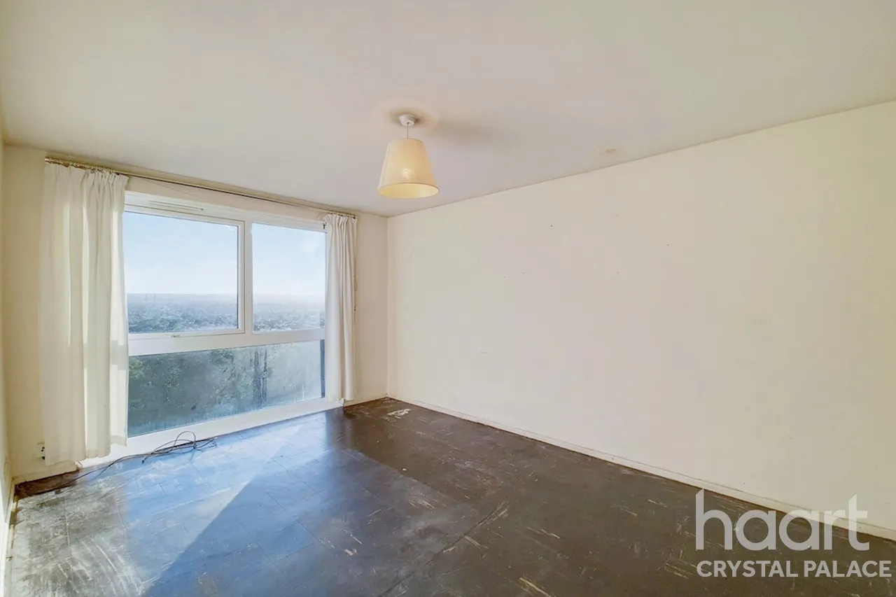 Priory Crescent, London, SE19, photo 2
