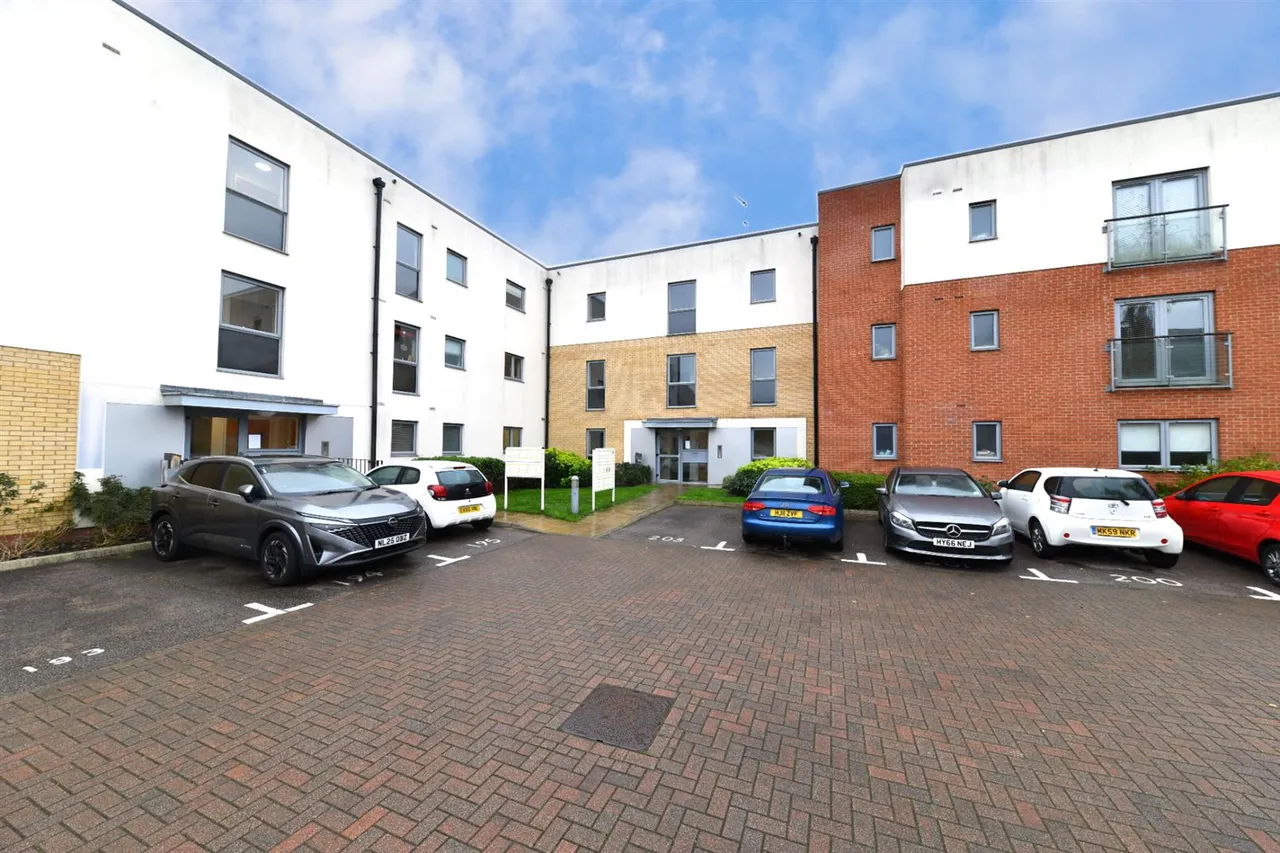 2 bed flat for sale — Birdwing Walk, Stevenage, SG1 4FZ