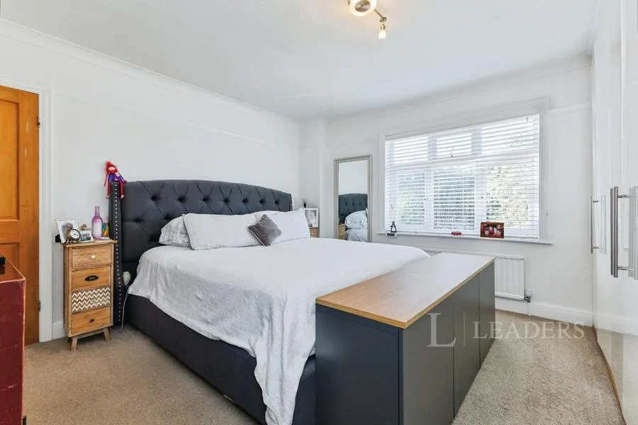 Sayes Court, Addlestone, KT15, photo 14