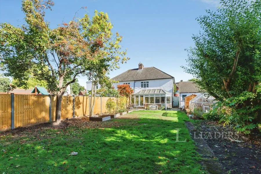 Sayes Court, Addlestone, KT15, photo 26