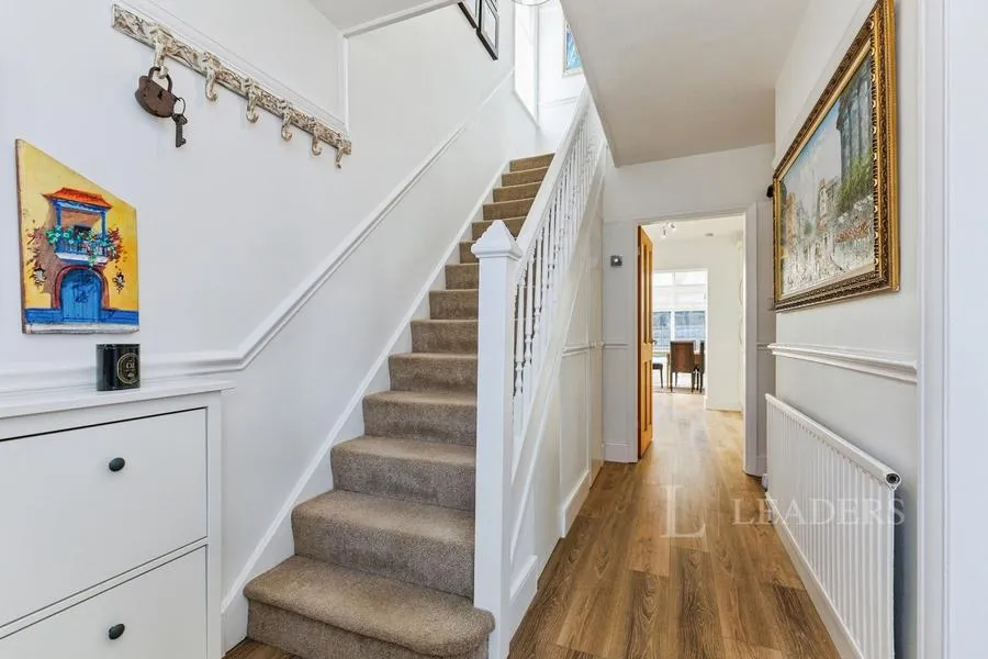 Sayes Court, Addlestone, KT15, photo 4