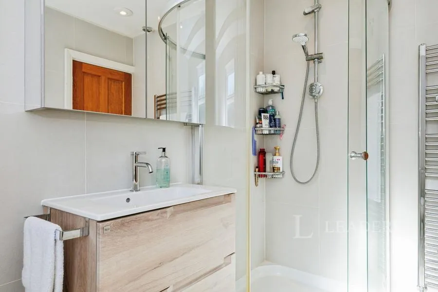 Sayes Court, Addlestone, KT15, photo 20