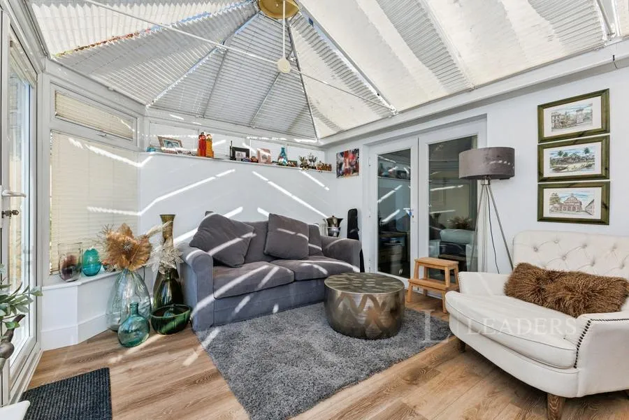 Sayes Court, Addlestone, KT15, photo 11