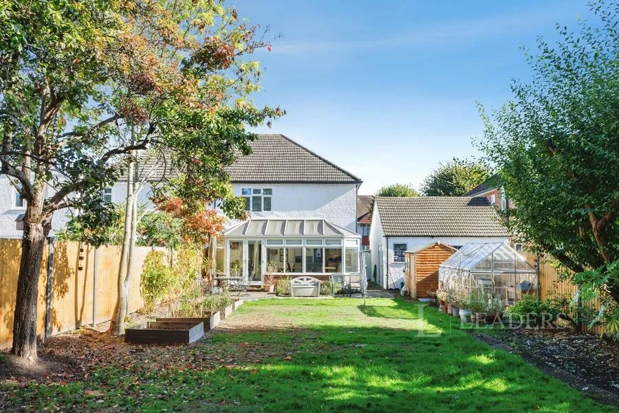 Sayes Court, Addlestone, KT15, photo 25