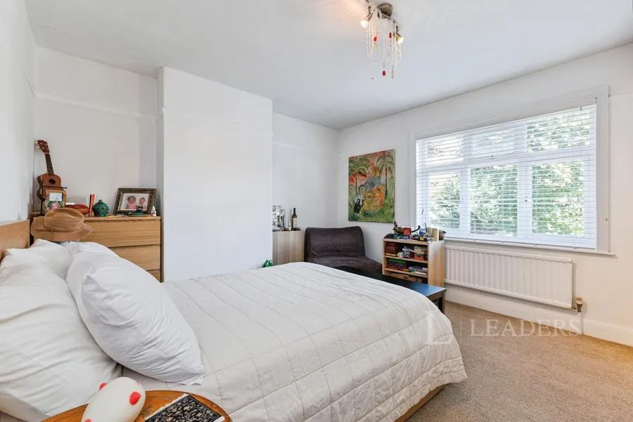 Sayes Court, Addlestone, KT15, photo 16