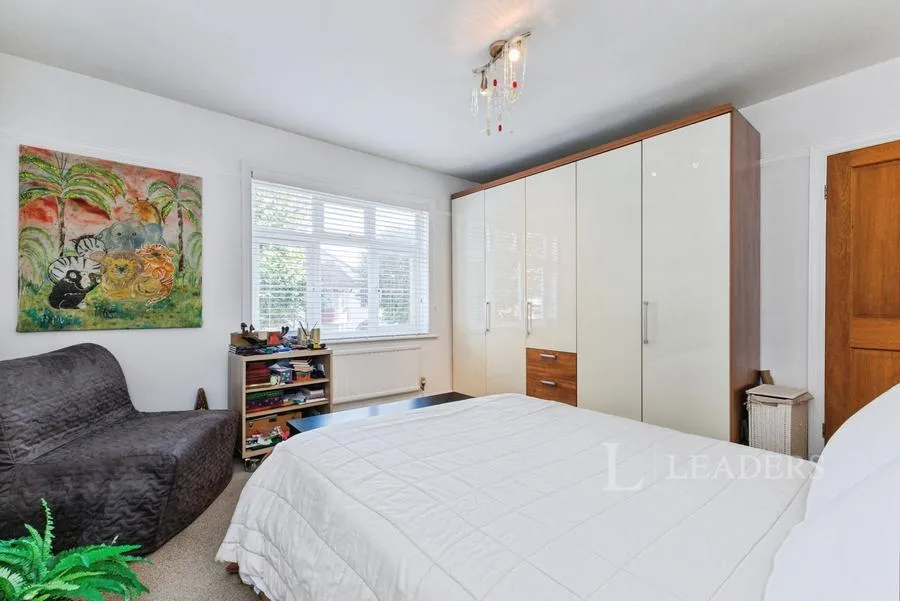 Sayes Court, Addlestone, KT15, photo 17