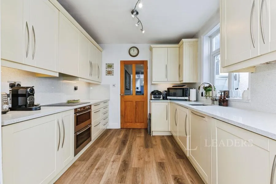 Sayes Court, Addlestone, KT15, photo 6