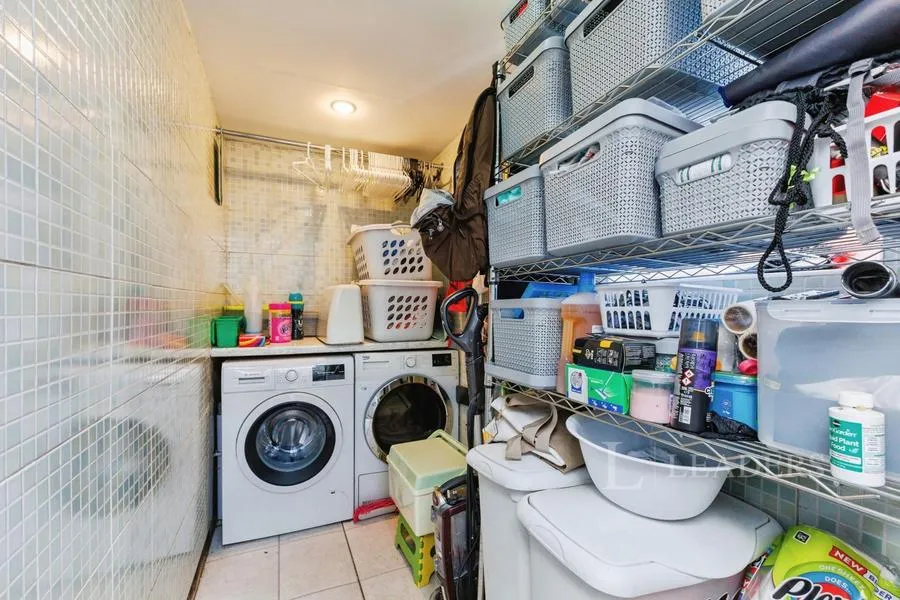Sayes Court, Addlestone, KT15, photo 23