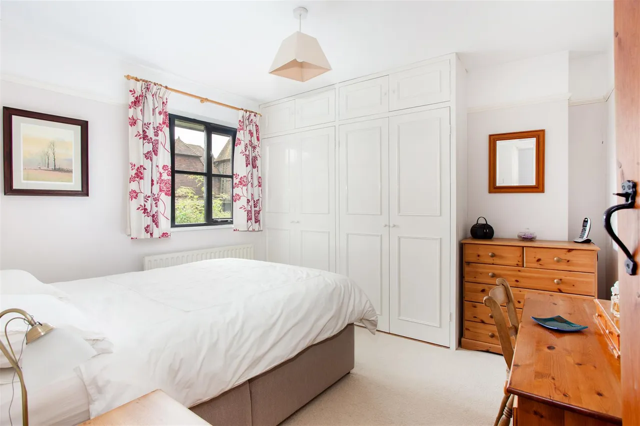 Church Road, Weald, photo 16