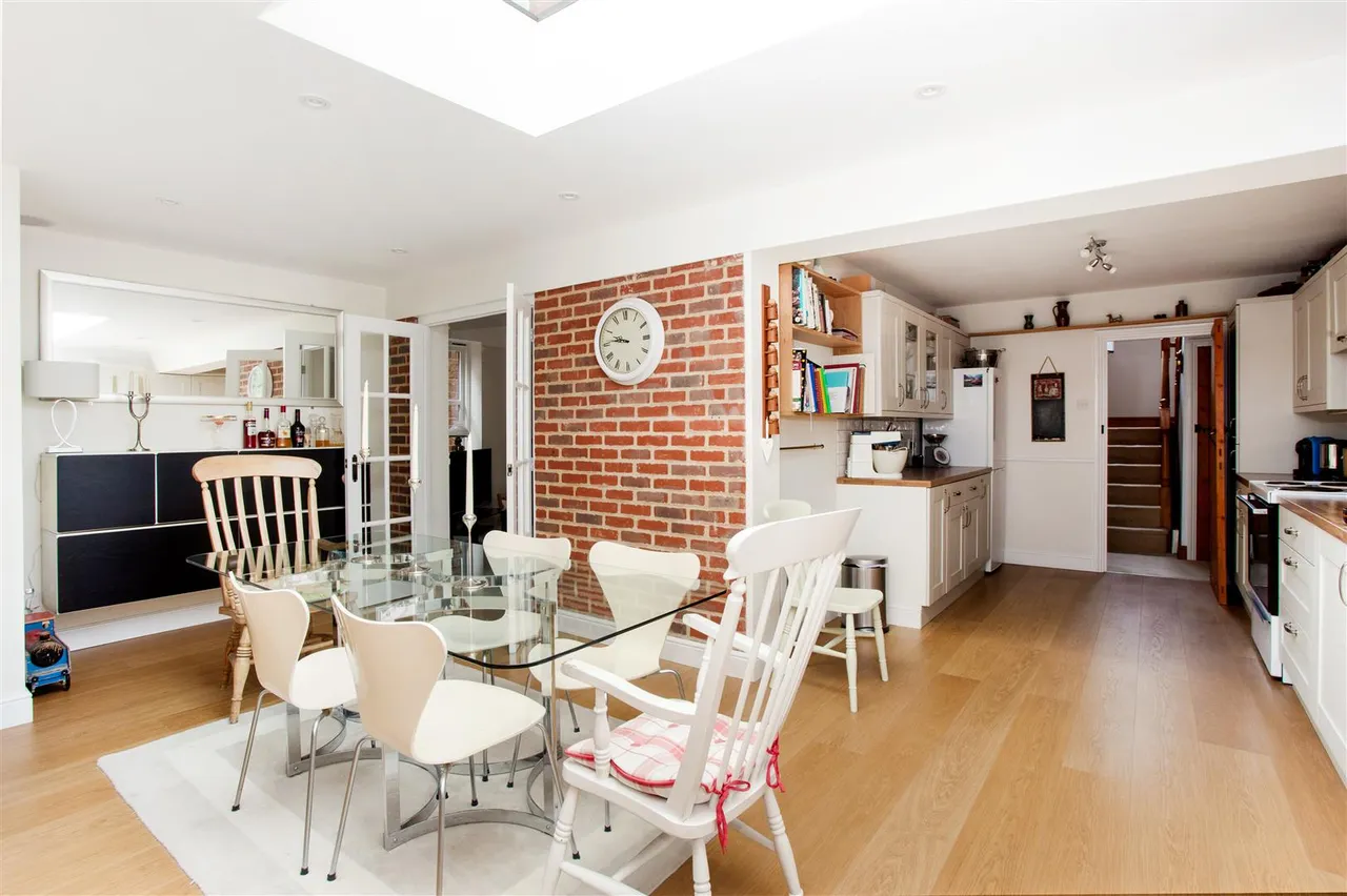 Church Road, Weald, photo 2