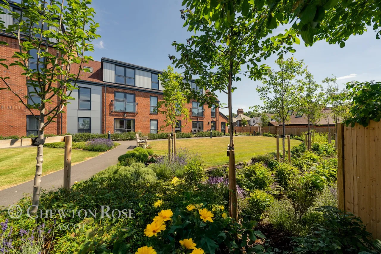London Road, Bagshot, photo 10