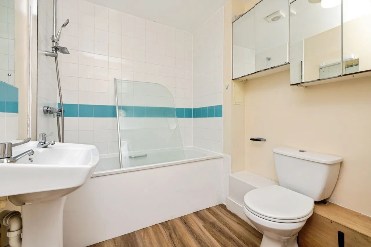 Bloomsbury House, 7 Chillington Drive, London, SW11, photo 4