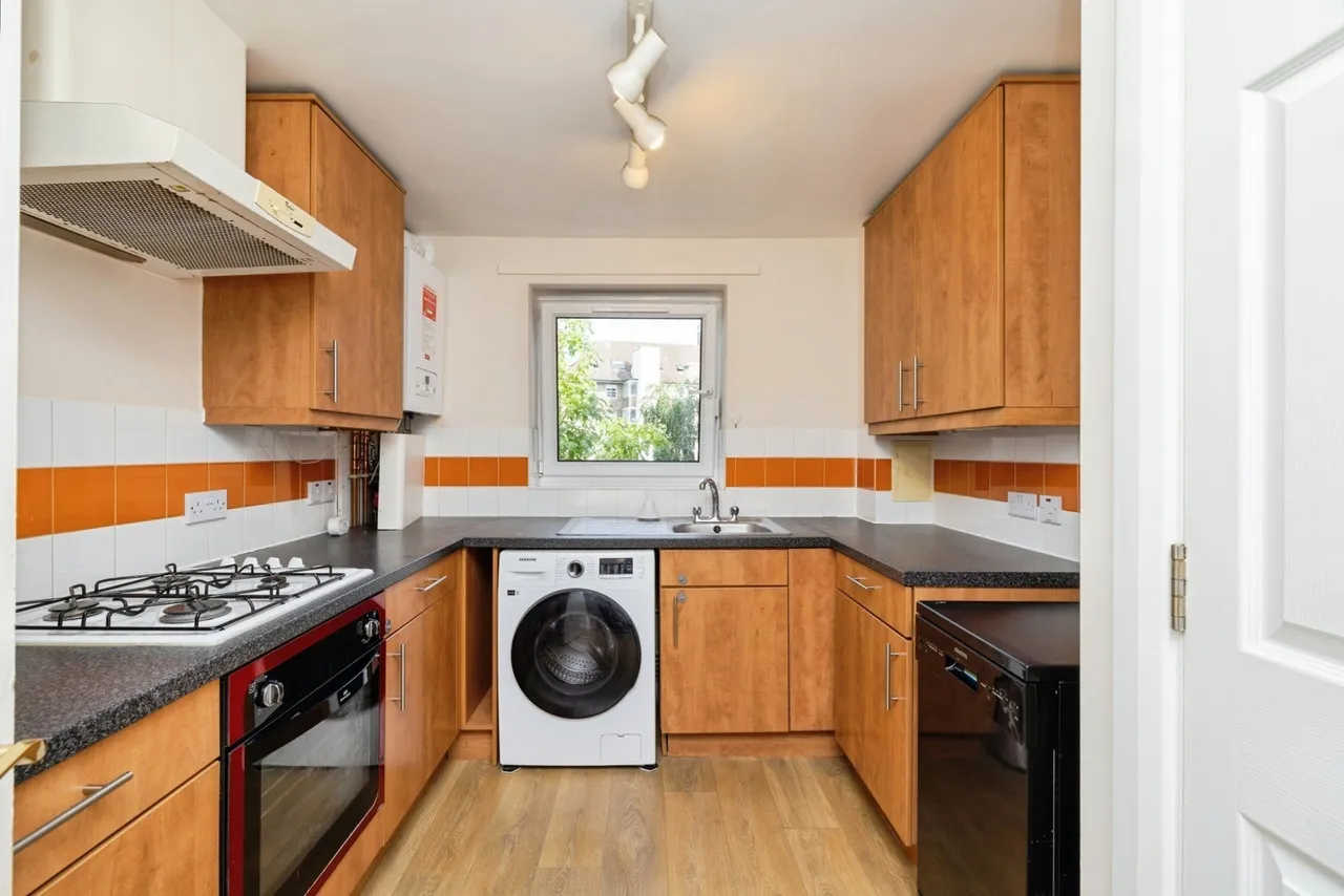 Bloomsbury House, 7 Chillington Drive, London, SW11, photo 5