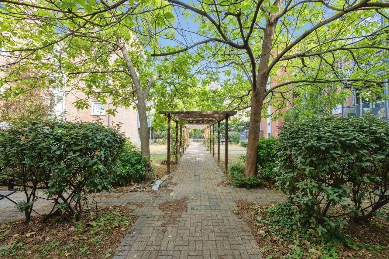 Bloomsbury House, 7 Chillington Drive, London, SW11, photo 10