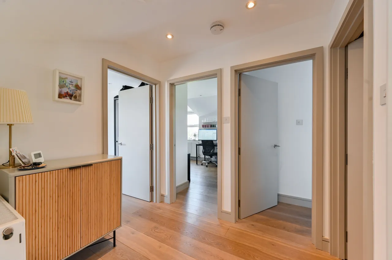 London, SW4, photo 17