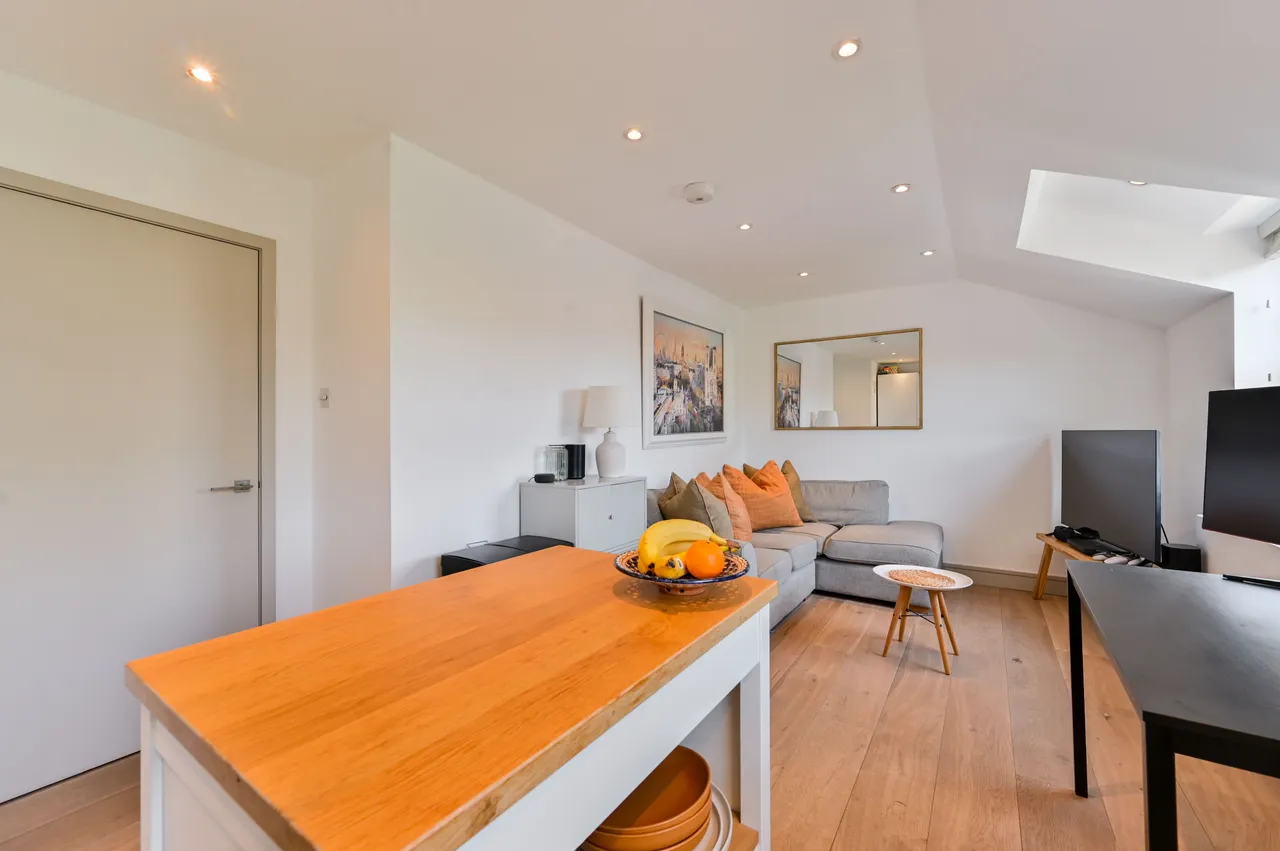 London, SW4, photo 15