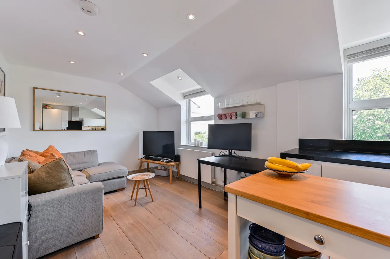 London, SW4, photo 2