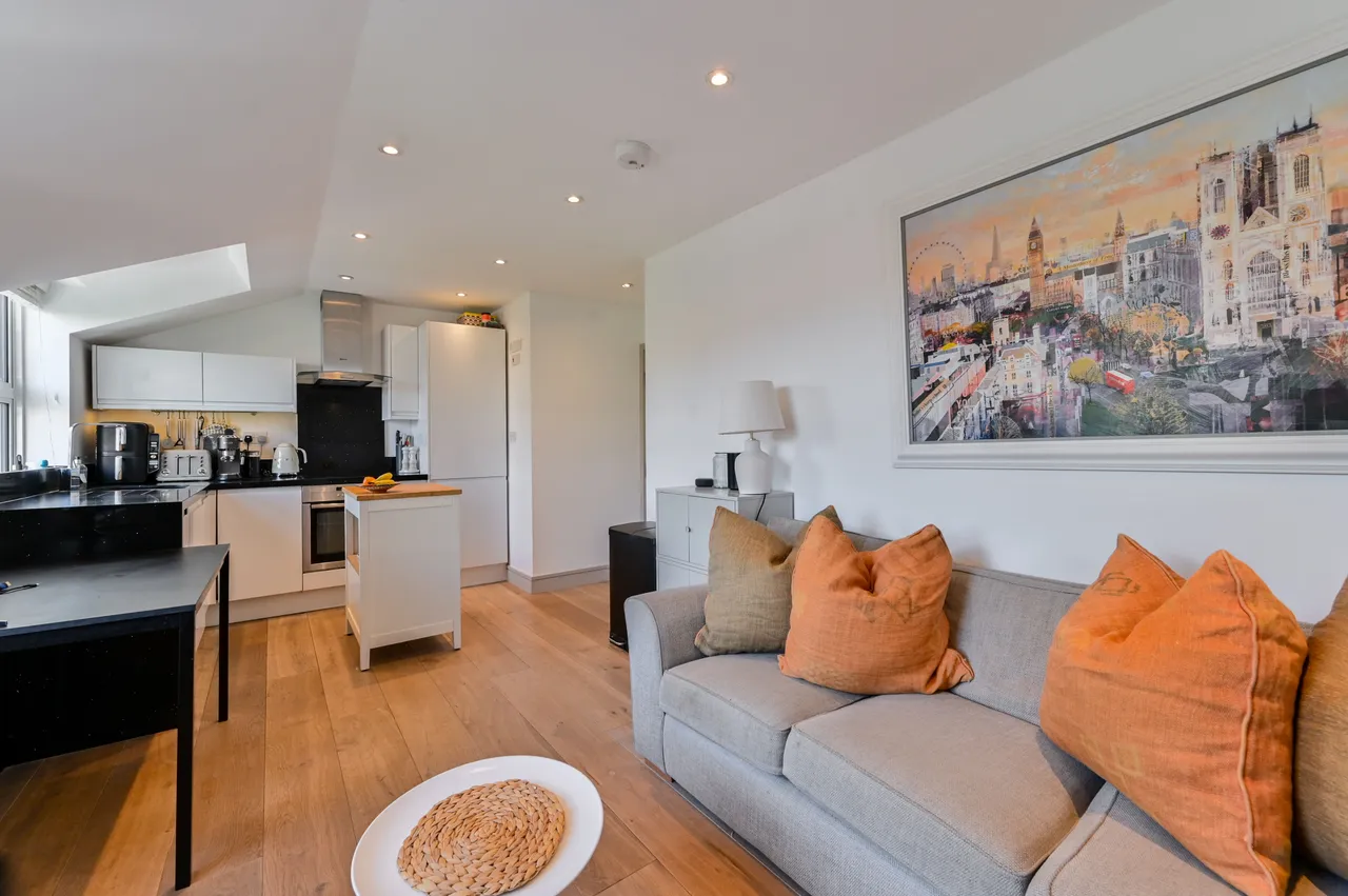 2 bed flat for sale, London, SW4