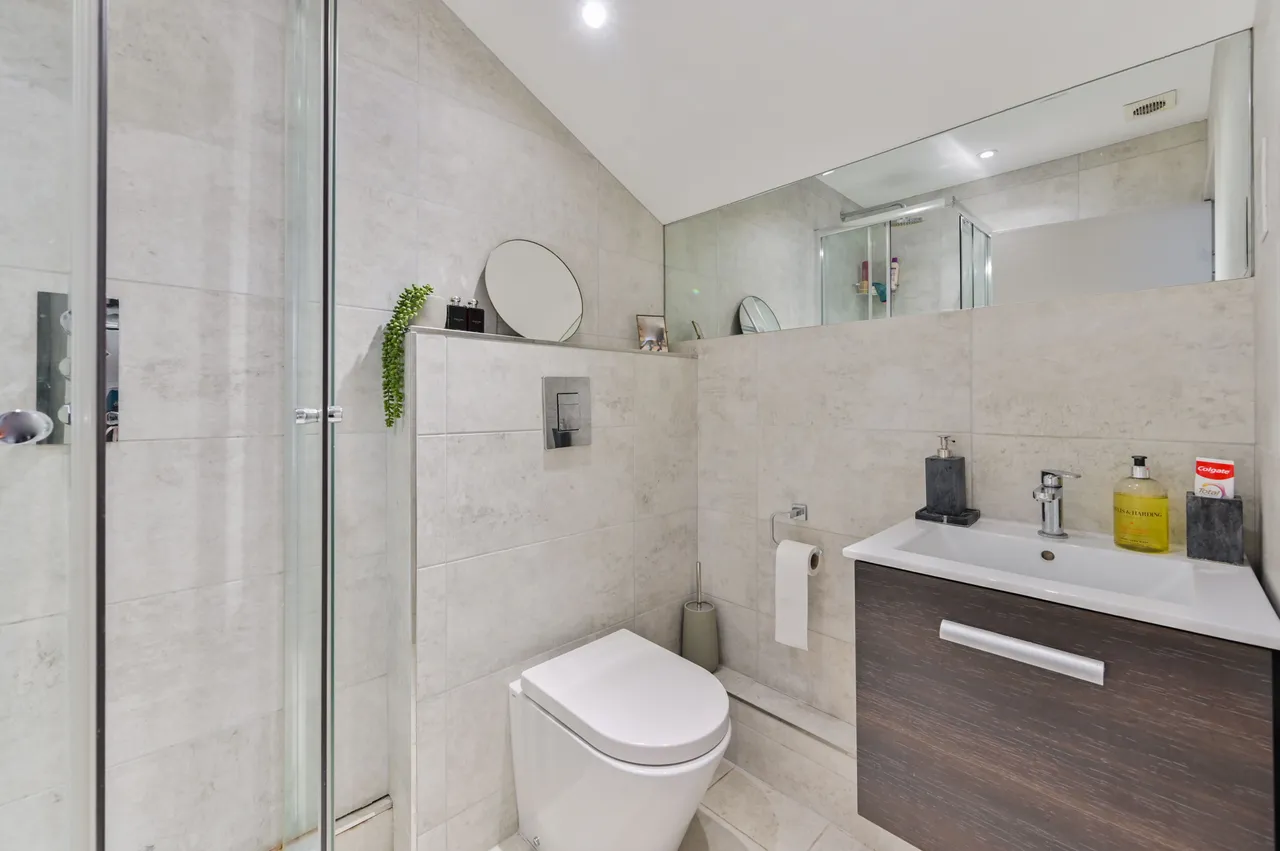 London, SW4, photo 20