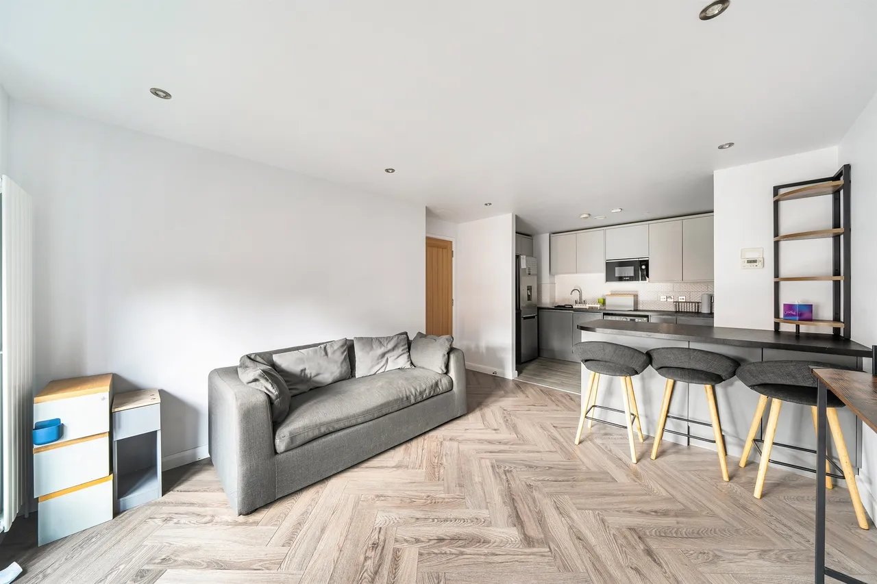 2 bed flat for sale — Glasshouse Fields, London