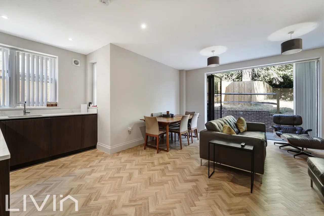 Park Road, Kenley, CR8, photo 3
