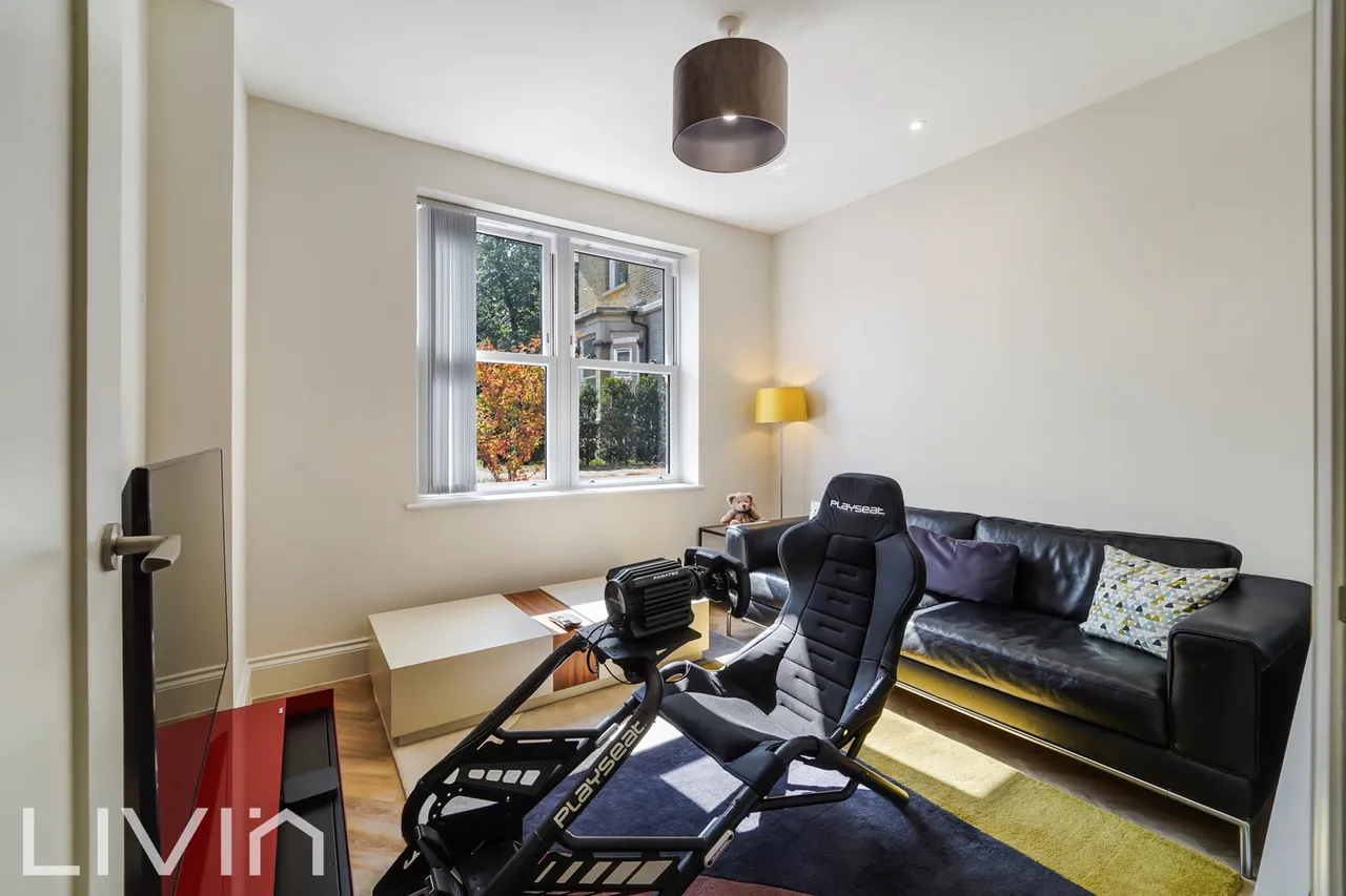 Park Road, Kenley, CR8, photo 14