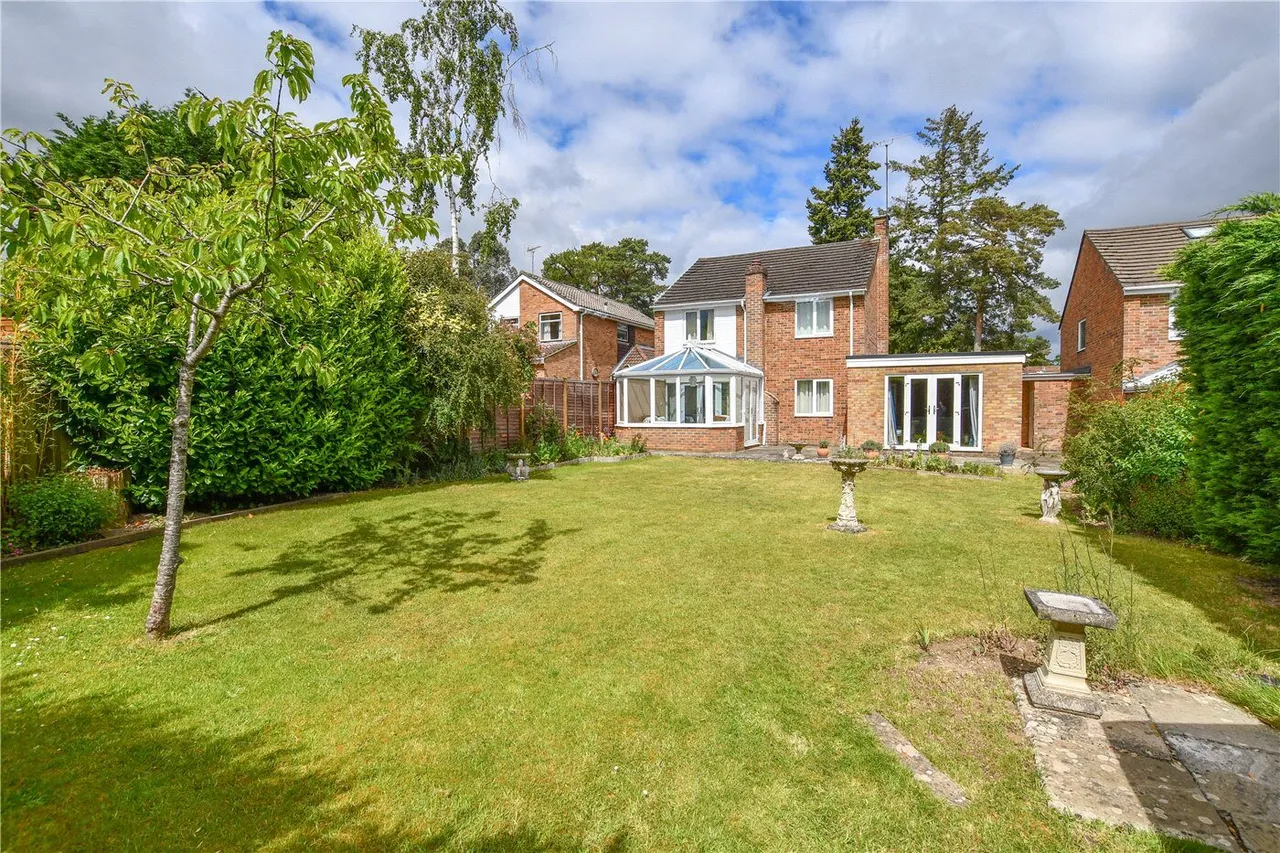 Oaklands Drive, Wokingham, RG41, photo 2