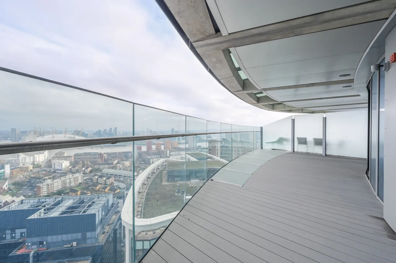 Apartment 2508, Arena Tower, 25 Crossharbour Plaza, London, photo 4