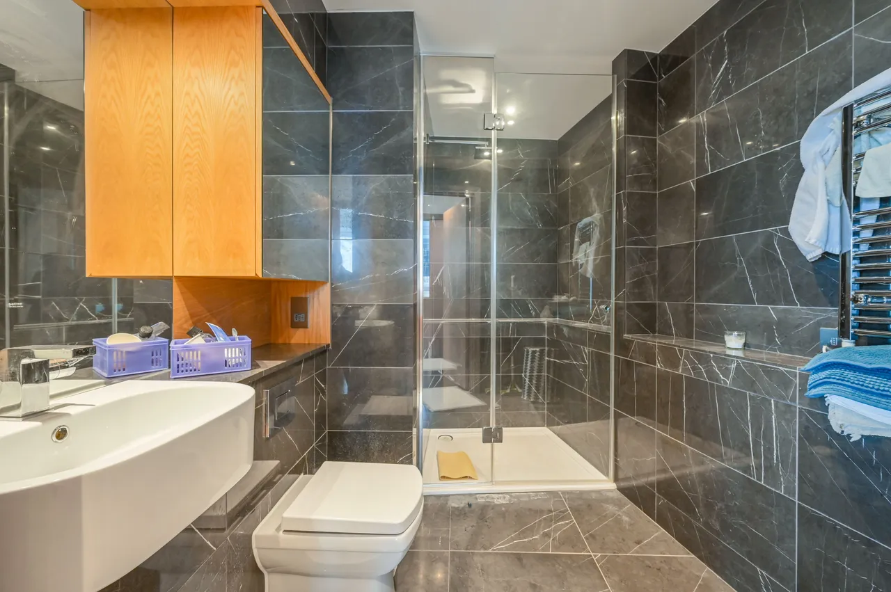Apartment 2508, Arena Tower, 25 Crossharbour Plaza, London, photo 3