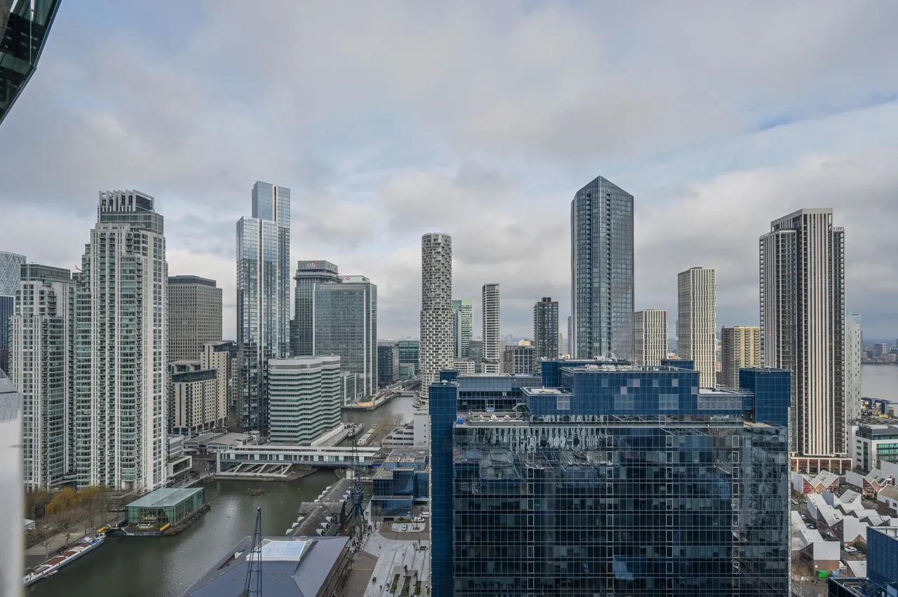 Apartment 2508, Arena Tower, 25 Crossharbour Plaza, London, photo 8