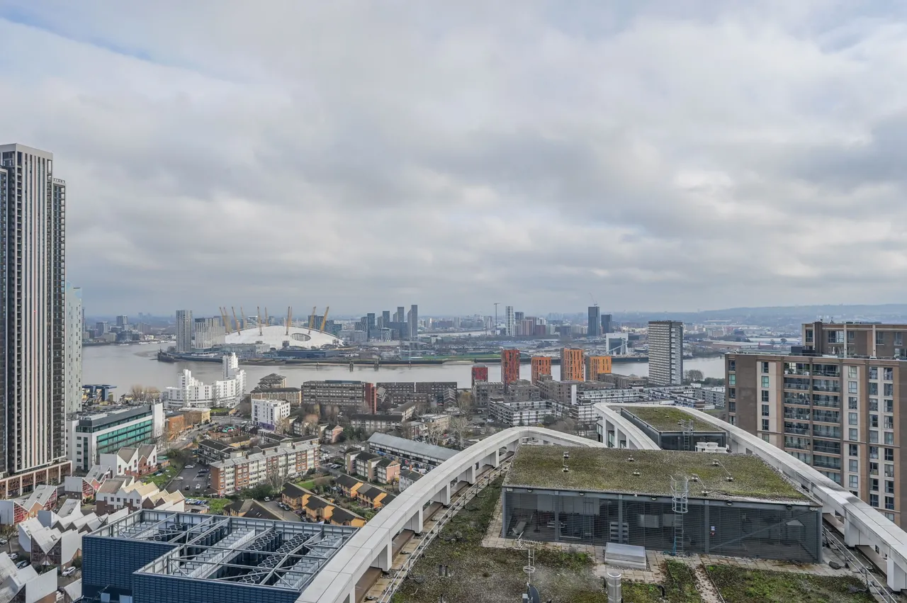 Apartment 2508, Arena Tower, 25 Crossharbour Plaza, London, photo 5