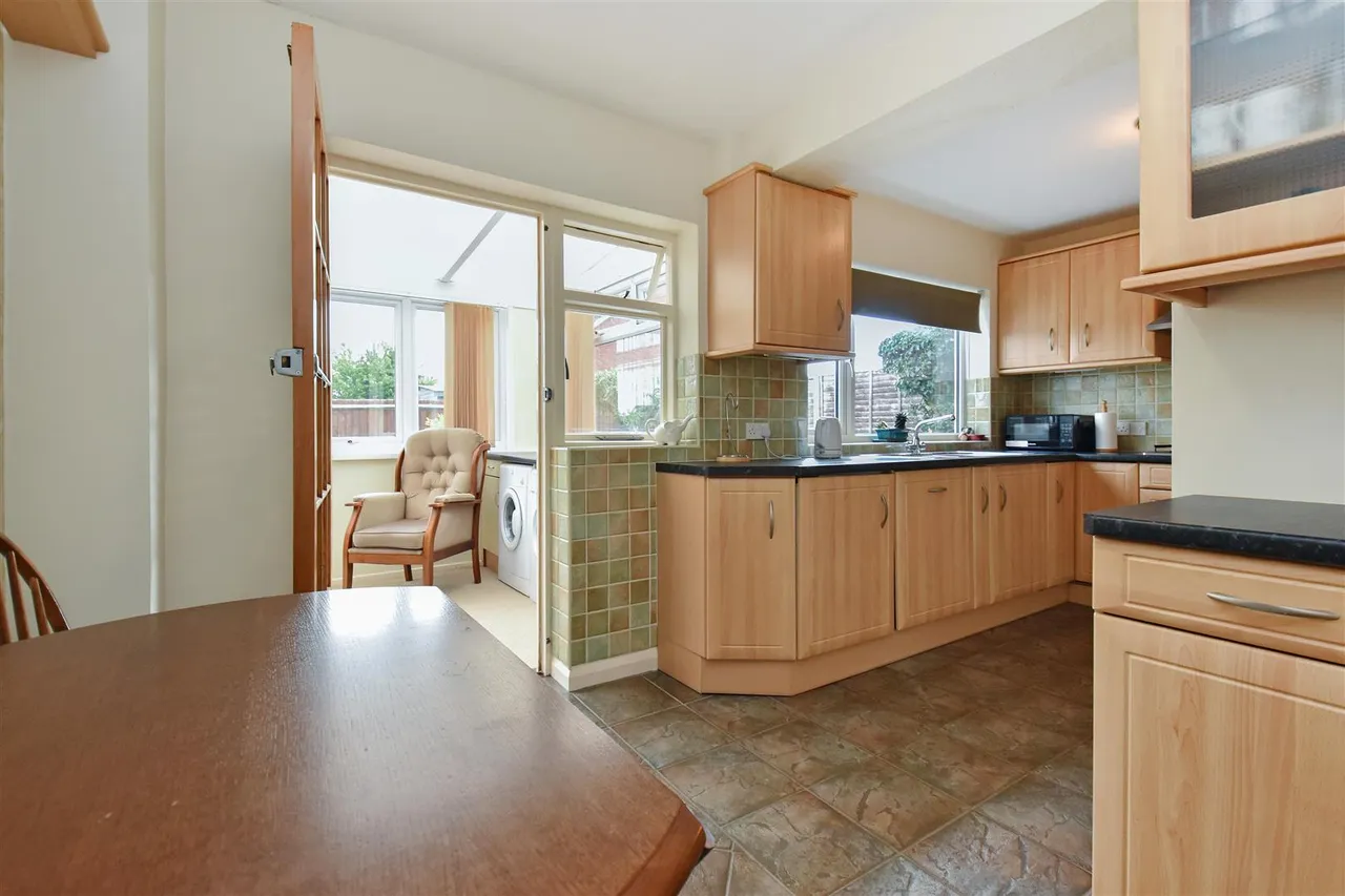 Spicer Close, Cullompton, photo 5