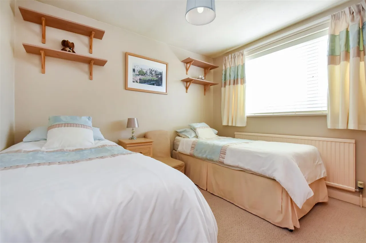 Spicer Close, Cullompton, photo 17