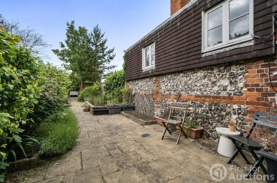 High Street, Wargrave, RG10, photo 17