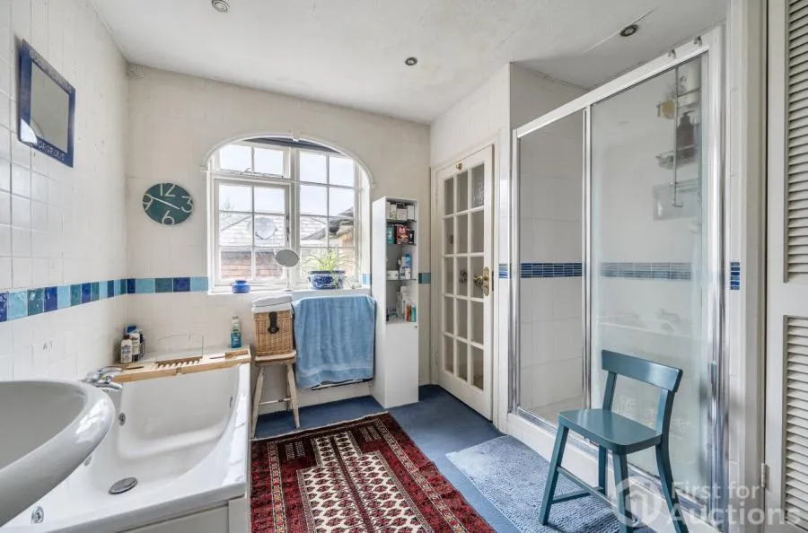 High Street, Wargrave, RG10, photo 12