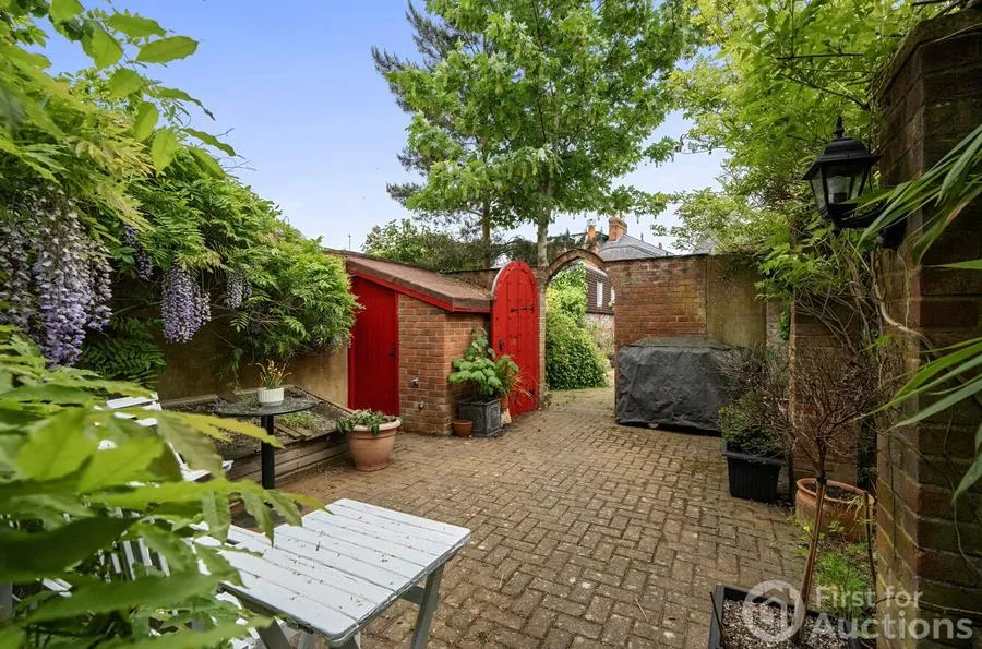 High Street, Wargrave, RG10, photo 19