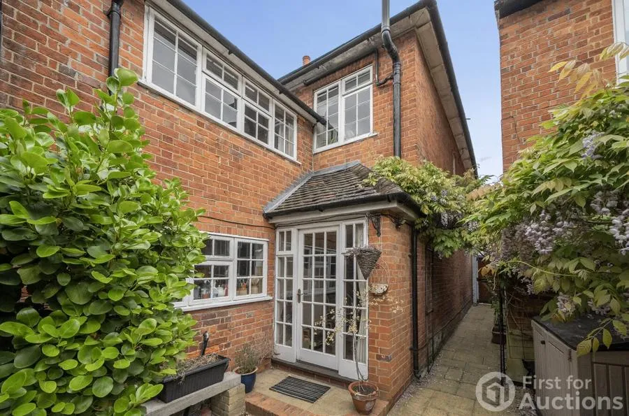 High Street, Wargrave, RG10, photo 15