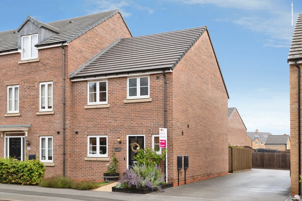 3 bed house for sale — Peters Way, Beverley
