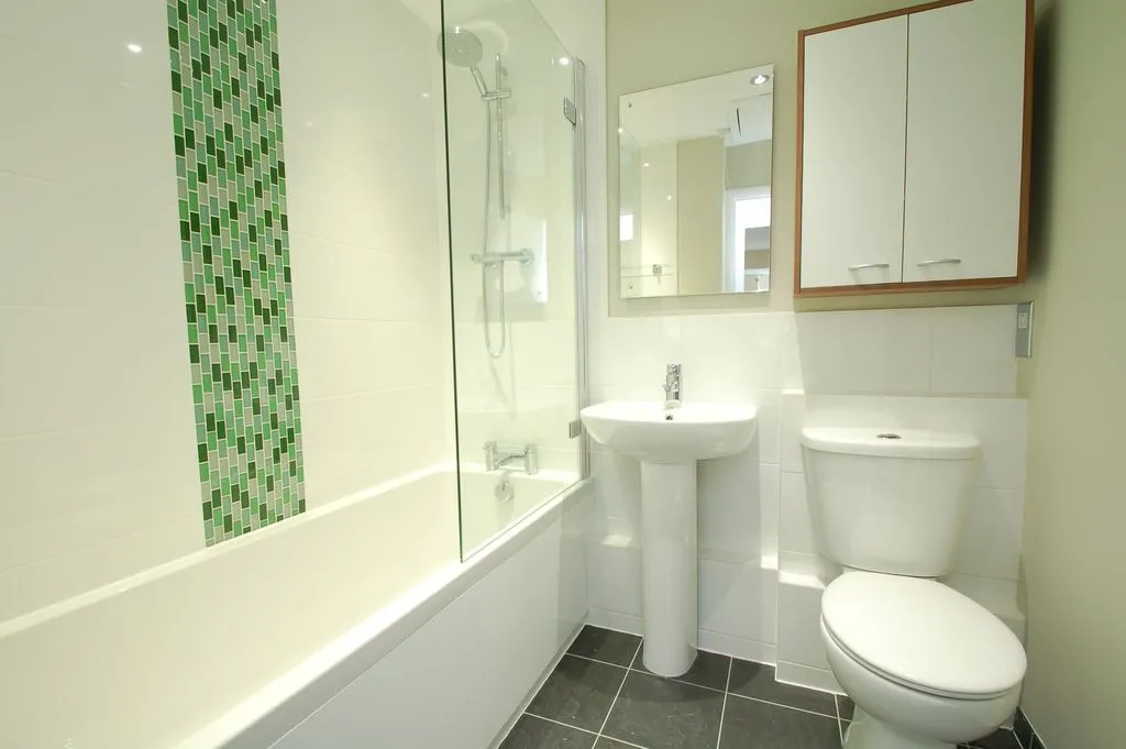 Mayfield Road Hersham, Walton-On-Thames KT12 5HZ, photo 5