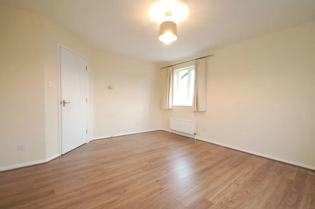 Mayfield Road Hersham, Walton-On-Thames KT12 5HZ, photo 4